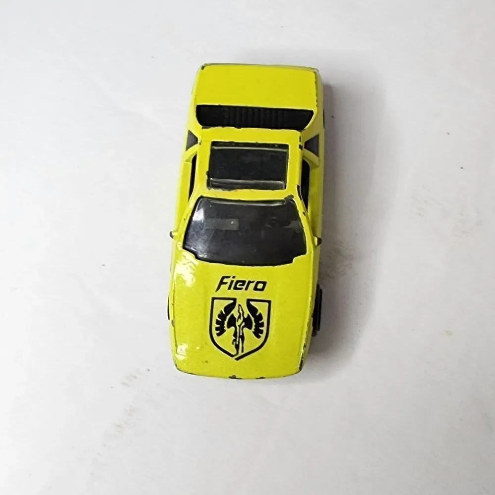 Matchbox 2008 lifeguard Honda Ridgeline 1st Generation White Tiki Pickup Truck